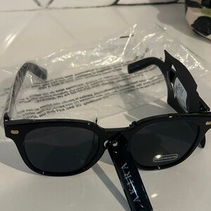 AKIRA Black Sunglasses